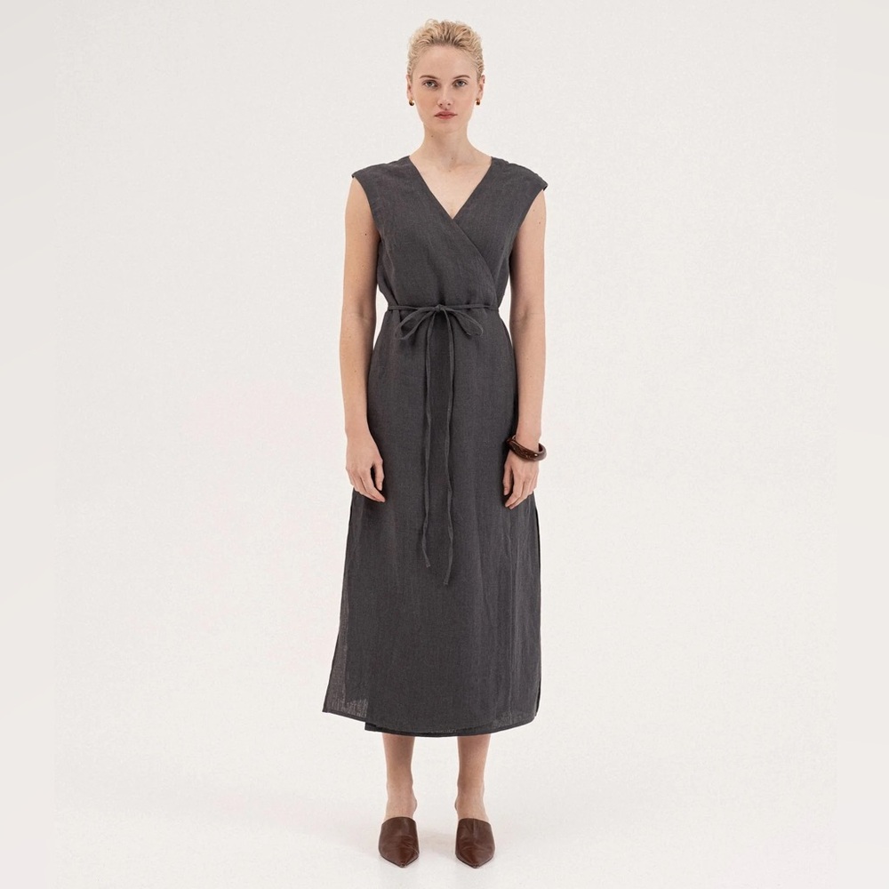 NWOT Amour Linen Aurora dress in charcoal size Small